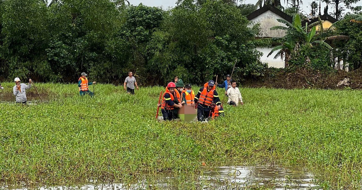 Thừa Thiên - Huế: Tìm thấy thi thể 2 cậu cháu bị nước lũ cuốn trôi