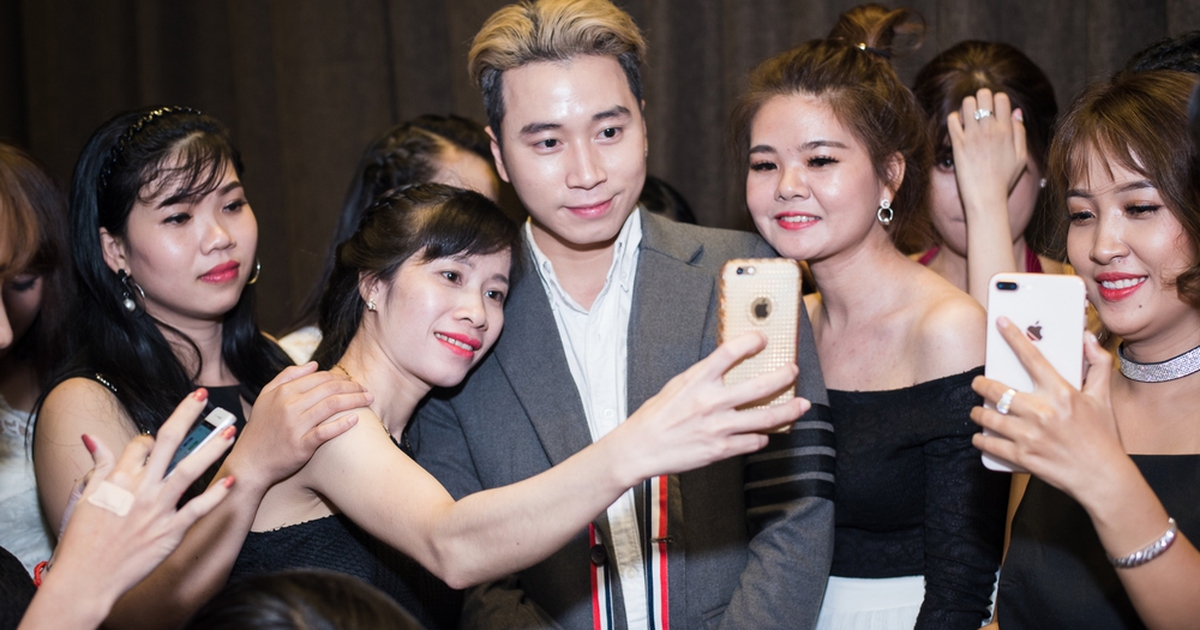 Karik tăng cát-sê gấp ba nhờ thành công của 'Người lạ ơi'