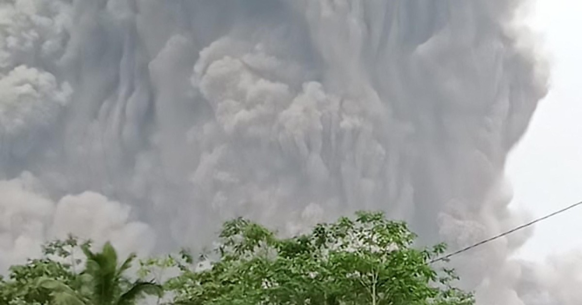 Núi lửa Indonesia phun trào dữ dội, một người chết và hàng chục người bị thương