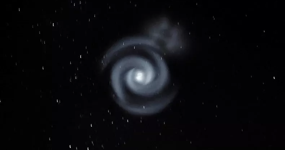 Giải mã vòng xoắn ốc kỳ bí trên bầu trời New Zealand