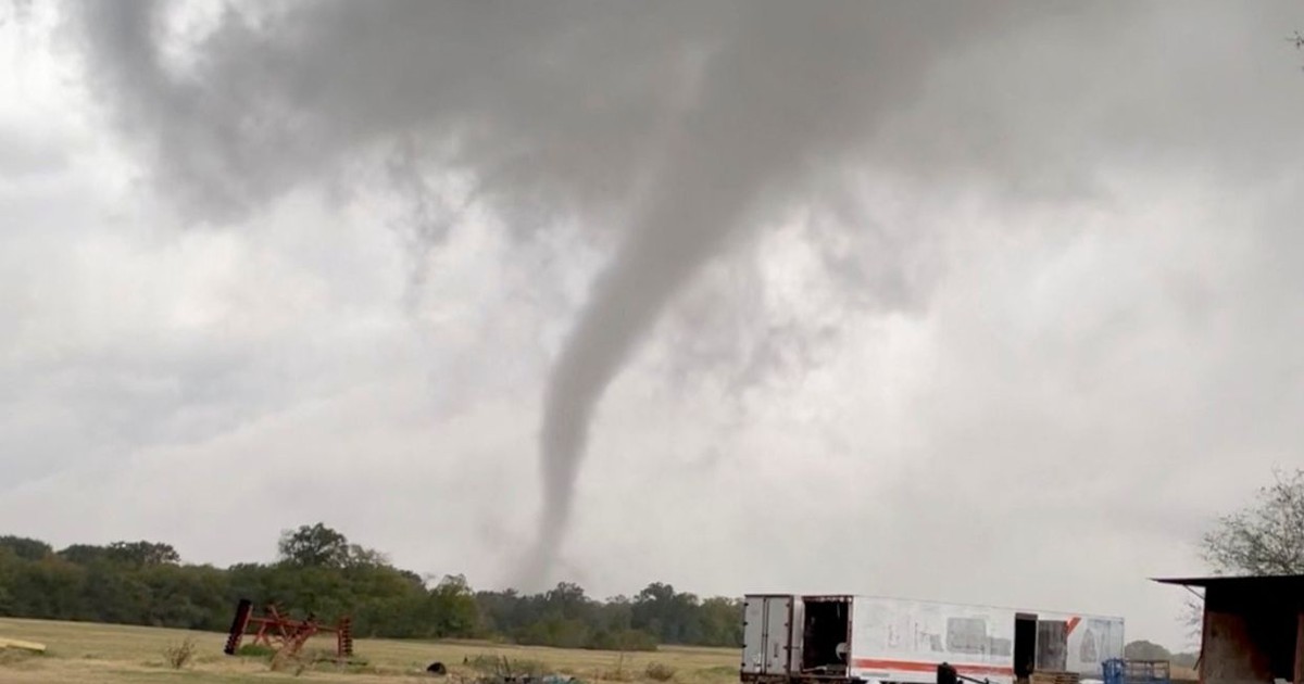 Miền nam nước Mỹ hứng ít nhất 20 lốc xoáy trong ngày