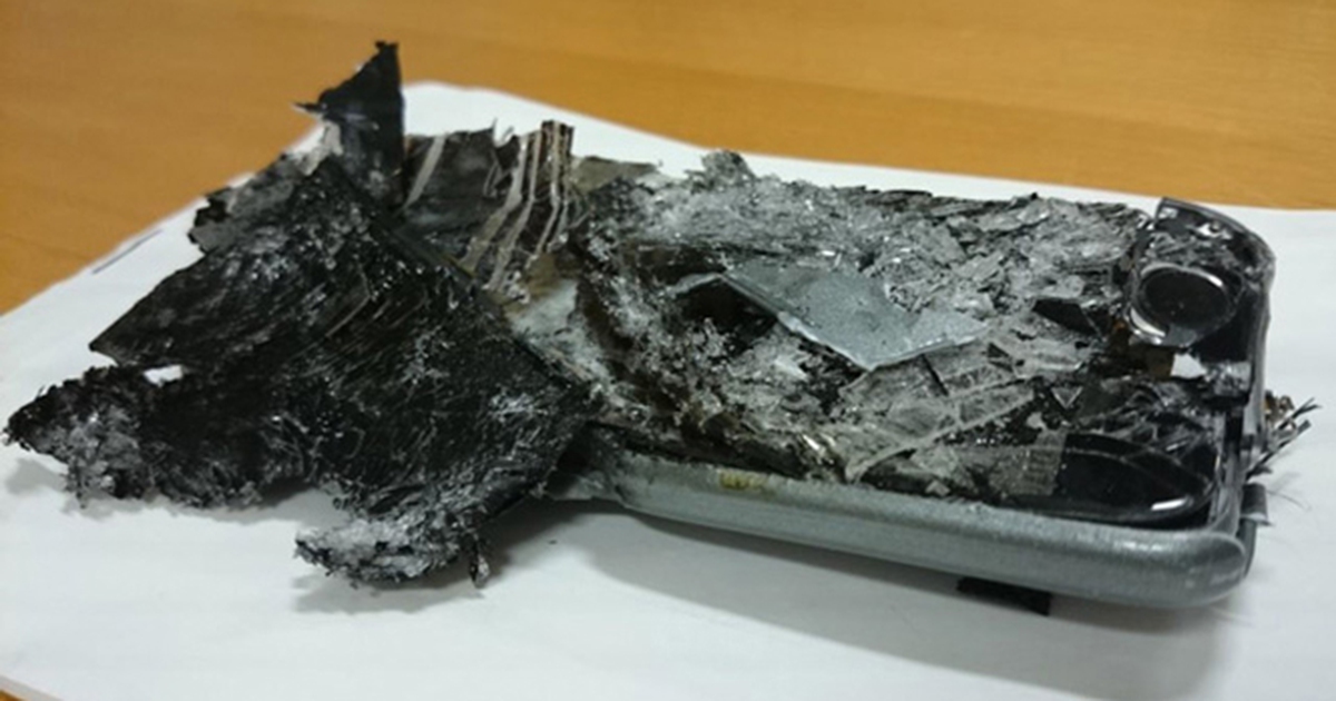 Cách xử lý khi điện thoại bất ngờ bốc cháy