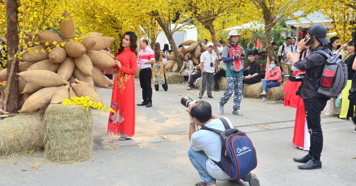 Kiếm bộn tiền nhờ chụp ảnh thuê mùa tết