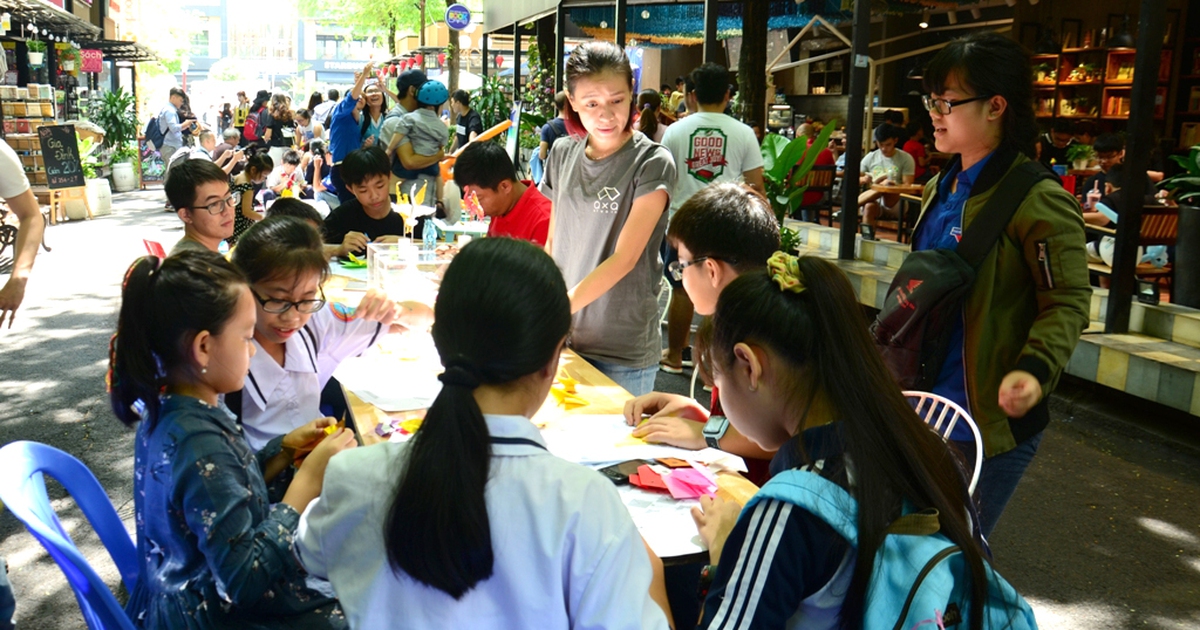 Bé gái đi lạc vì mẹ dặn không tiếp xúc người lạ: Đừng dạy trẻ một cách máy móc