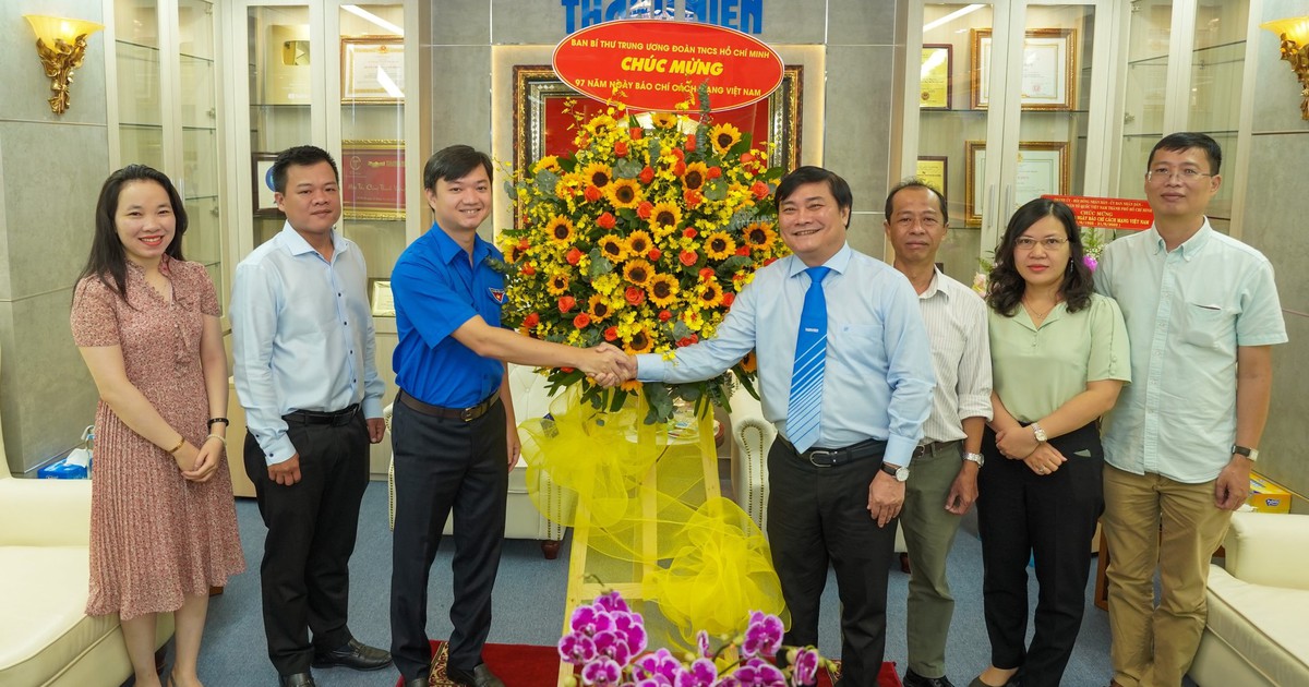 Bí thư T.Ư Đoàn Nguyễn Minh Triết đến thăm, chúc mừng Báo Thanh Niên