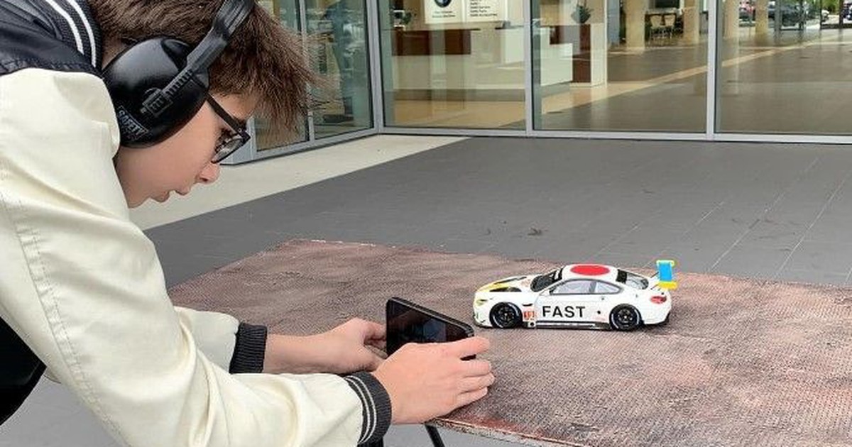 Điều gì khiến cậu bé bị tự kỷ nổi tiếng khắp toàn cầu?