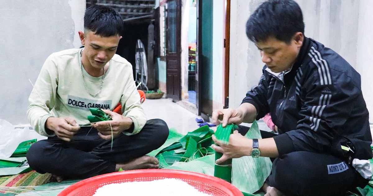 Hạnh phúc khi tự tay gói và nấu bánh chưng, bánh tét