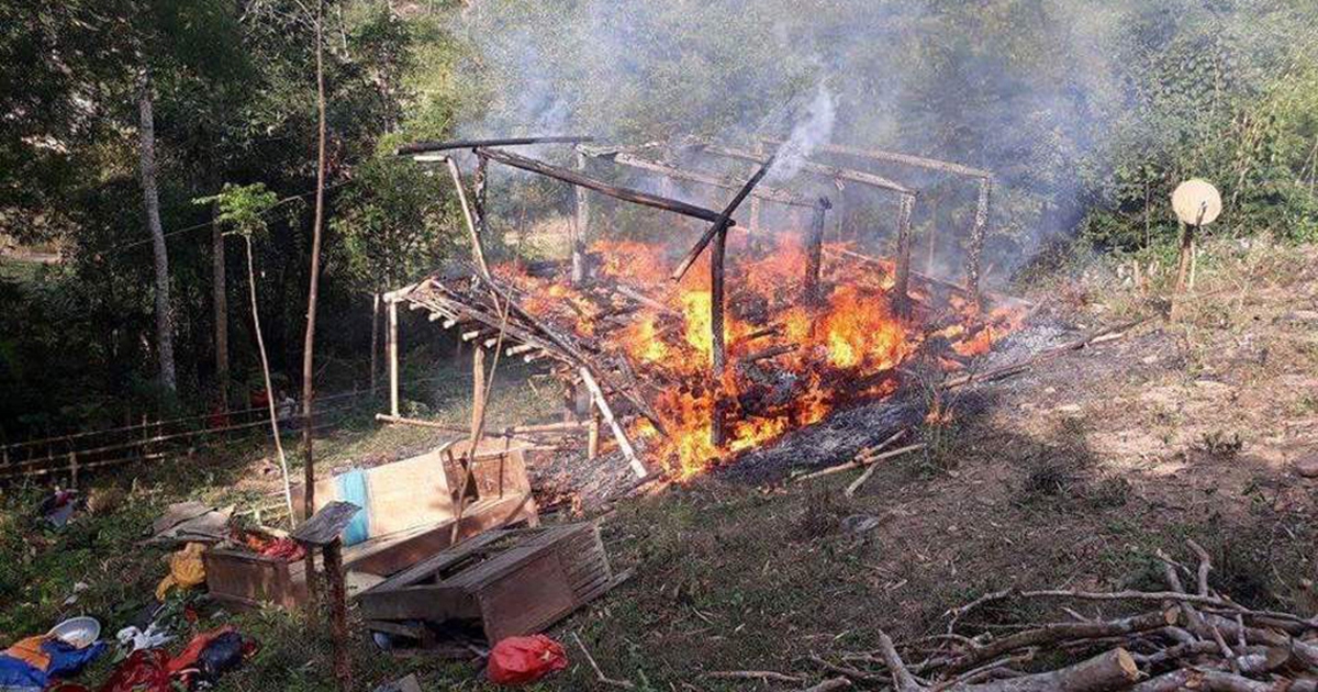 Hai vợ chồng dị tật cùng con nhỏ thoát nạn trong căn nhà bốc cháy