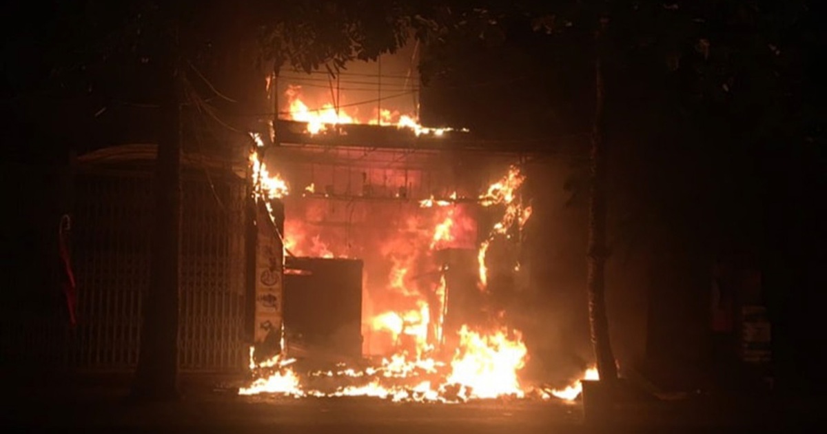 Cháy tiệm bánh sinh nhật ở Hà Tĩnh lúc rạng sáng, nhân viên thoát chết