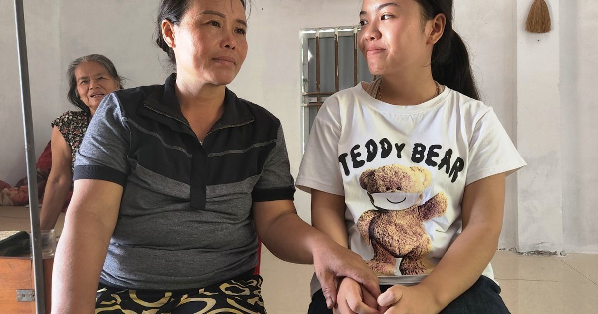 Nữ thủ khoa trường huyện đắn đo chuyện học đại học vì nhà quá nghèo