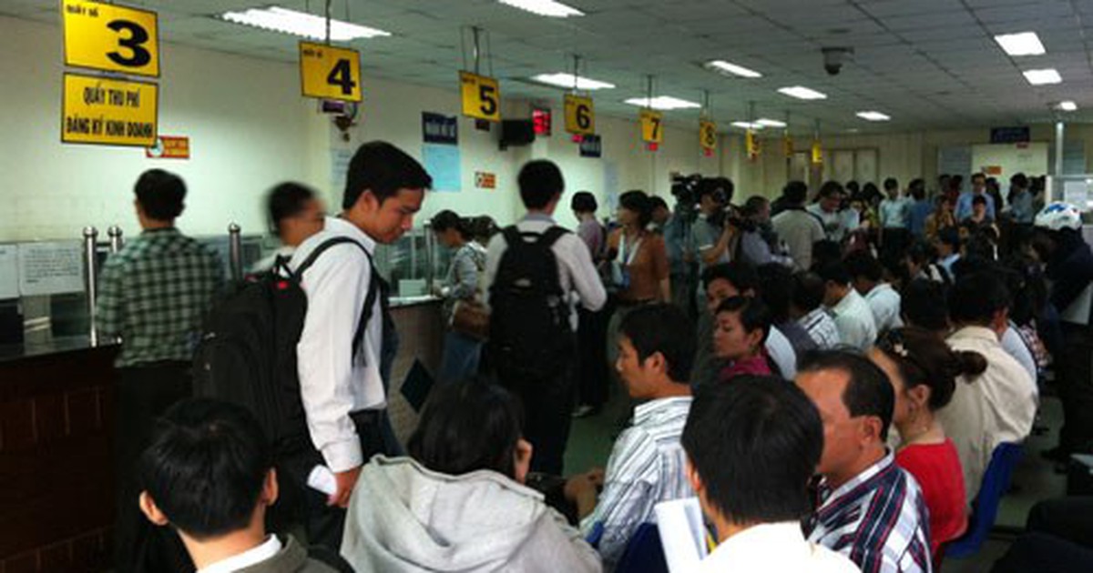 Cách nào dẹp nạn công chức lười?