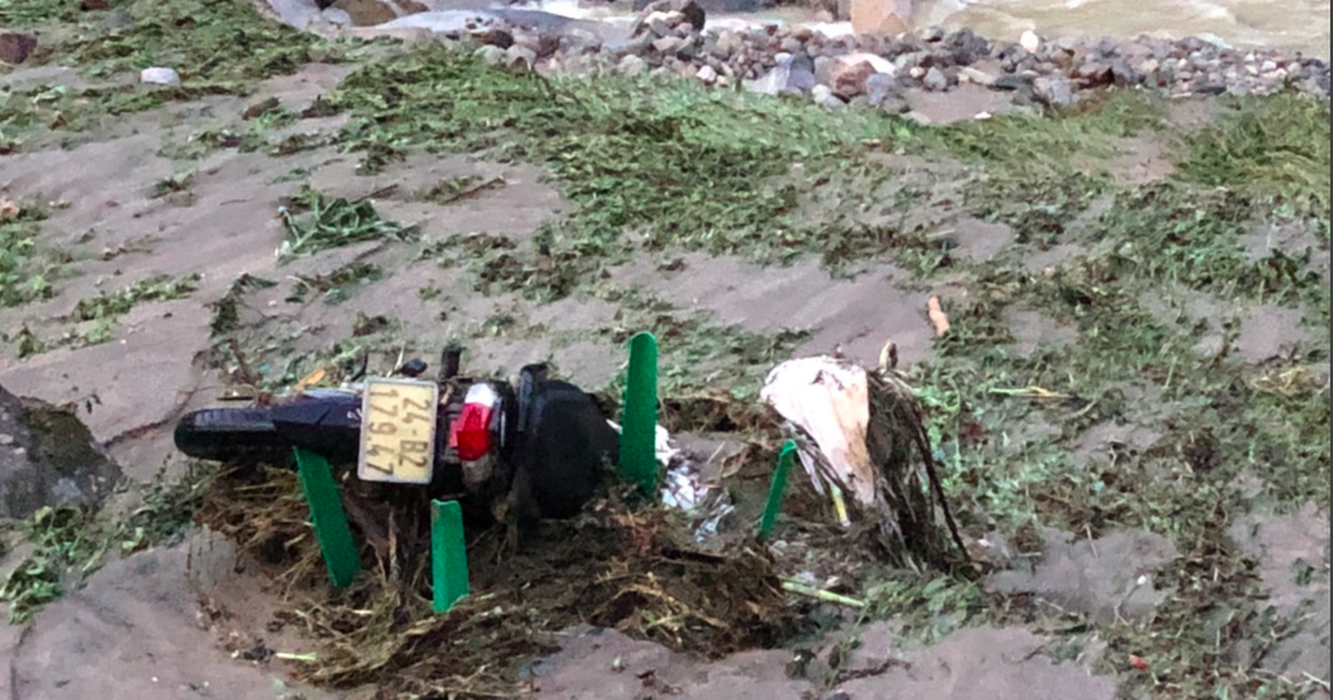 Tìm thấy thi thể tài xế xe ôm bị lũ quét cuốn trôi trong đêm