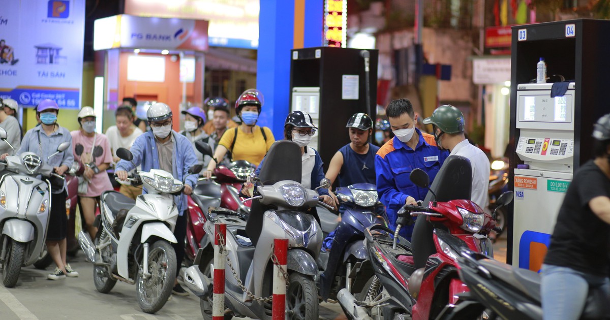 Giá xăng dầu đồng loạt giảm sâu thêm từ 937 - 1.661 đồng/lít