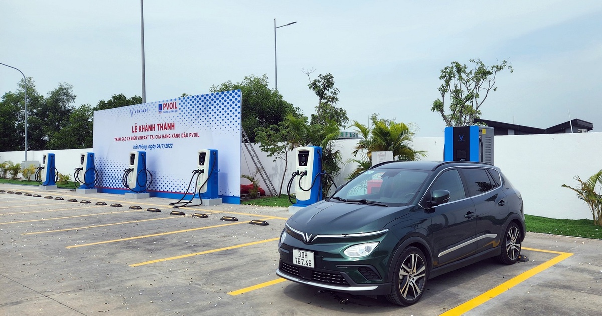 Bộ Công thương đề nghị đưa trụ sạc xe điện vào nhóm 'phải kiểm soát kỹ thuật'