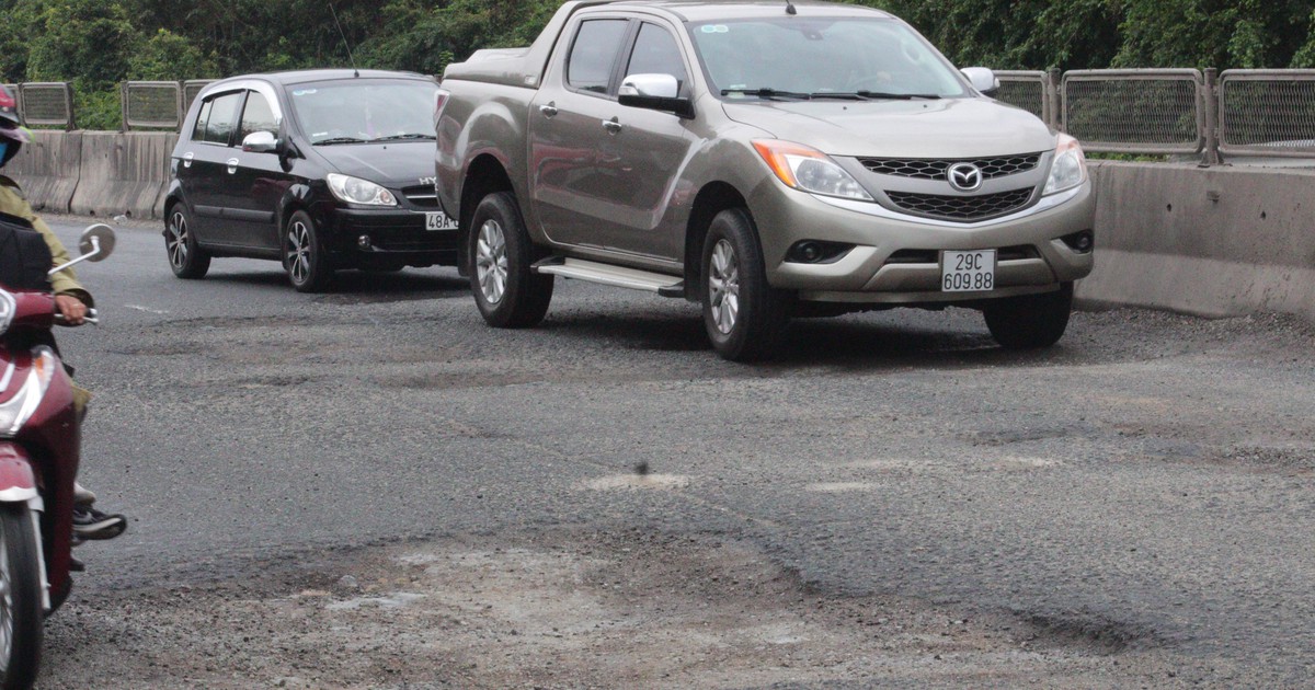 Quảng Ngãi: Ổ gà, ổ voi trên QL1 'ám ảnh' người về quê đón tết