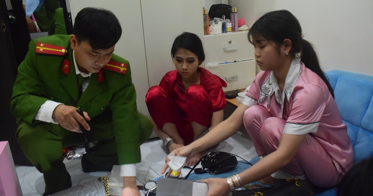 Bắt quả tang 2 cặp nam nữ tàng trữ trái phép chất ma túy trong phòng trọ