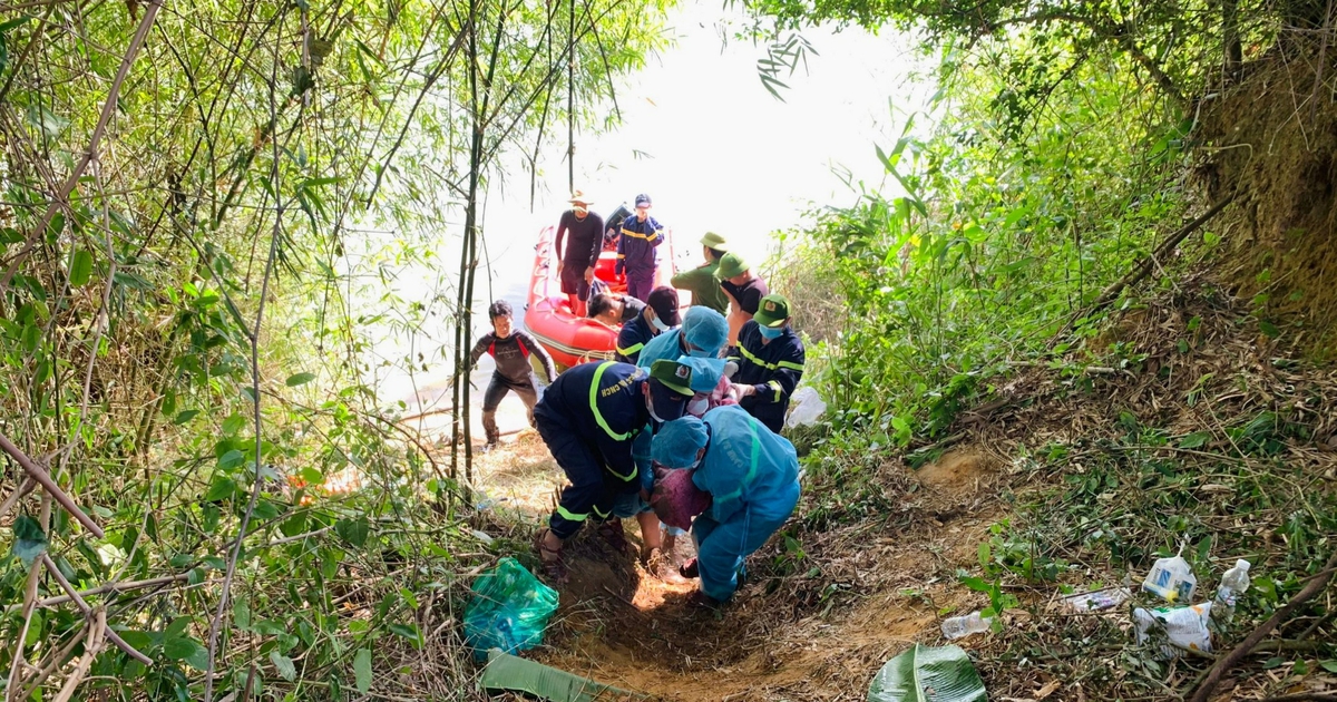 Tàu cá Quảng Trị vớt được thi thể người trôi dạt trên biển