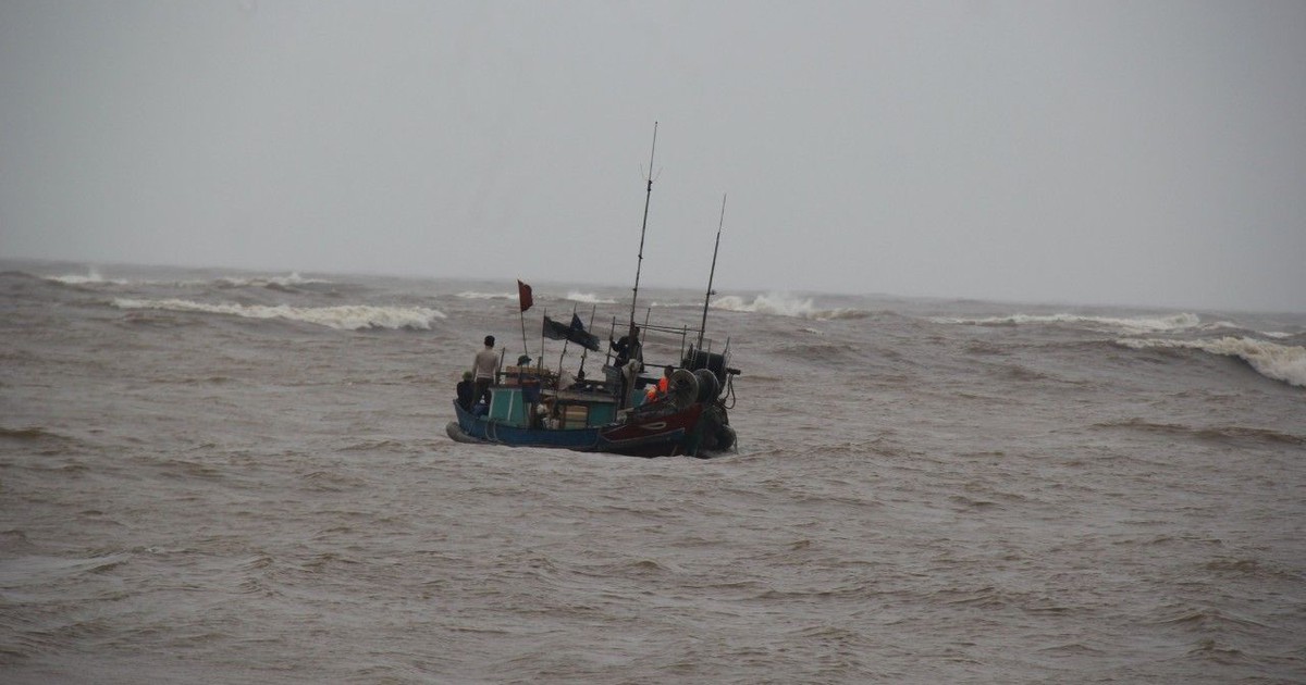 Quảng Trị: 2 vụ chìm thuyền trên biển, 3 ngư dân may mắn được cứu sống