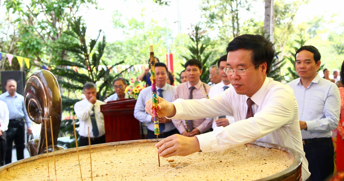 Khánh thành nhà bia làm việc Ban Tuyên huấn T.Ư Cục miền Nam