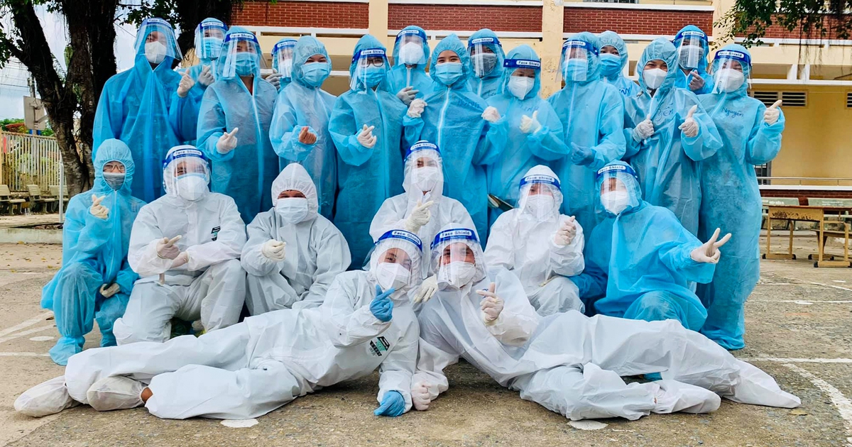 Những người trẻ xung phong hỗ trợ tuyến đầu chống dịch