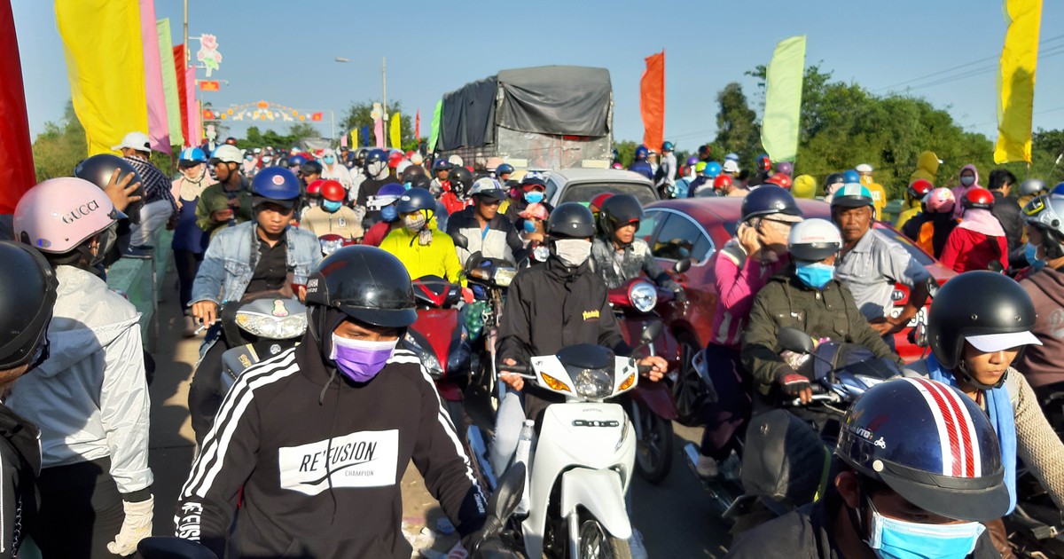 Dịp lễ 2.9, đường về miền Tây kẹt cứng