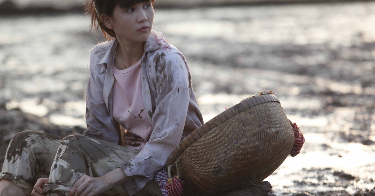 Ngọc Trinh 'lên bờ xuống ruộng' vì đóng phim