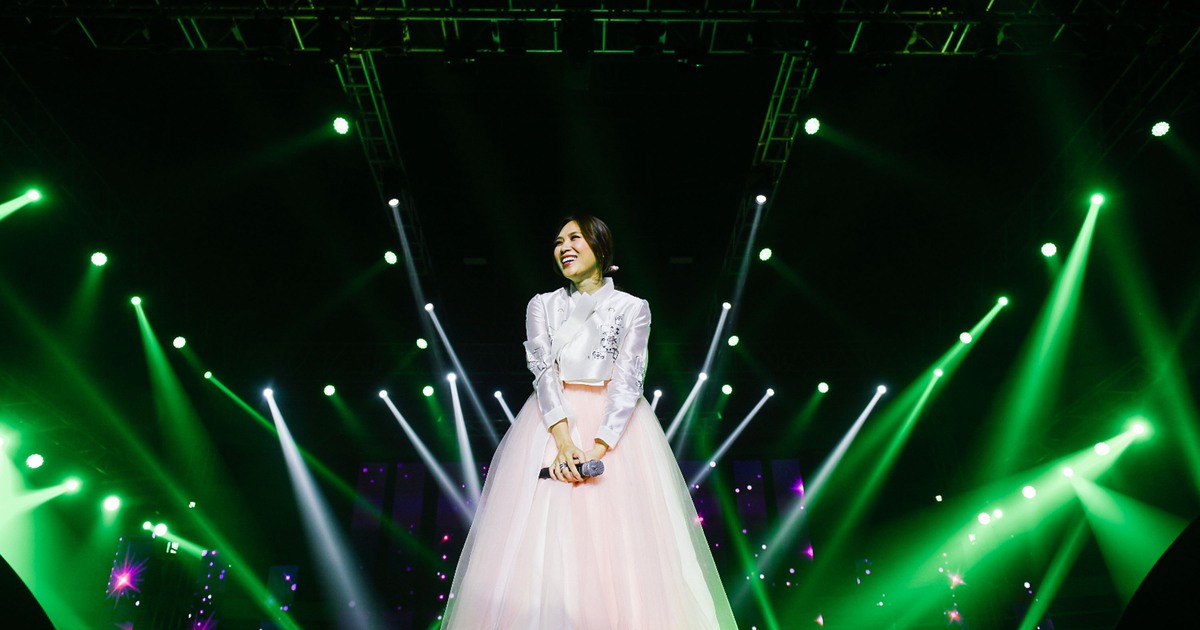 Mỹ Tâm diện hanbok khuấy động 4.000 khán giả tại Hàn Quốc