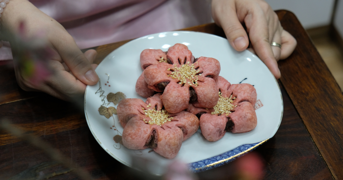 Bánh ngàn lớp hoa đào - món bánh gốc Hoa “cầu duyên” dịp năm mới