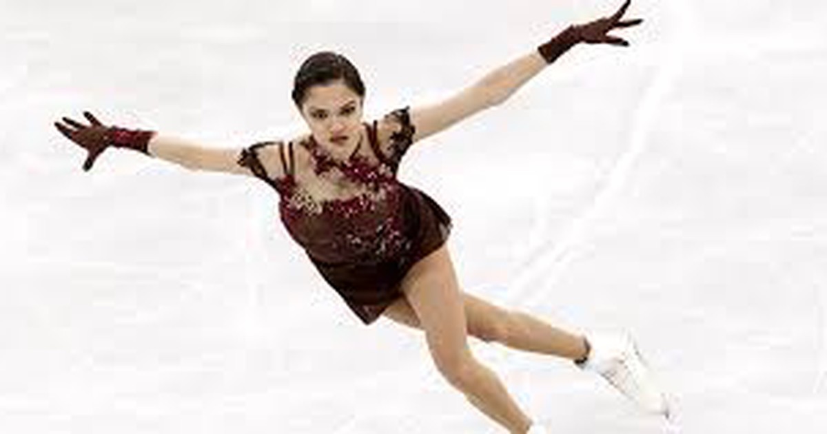 Mỹ nhân trượt băng nghệ thuật gập cơ bụng thua Ronaldo