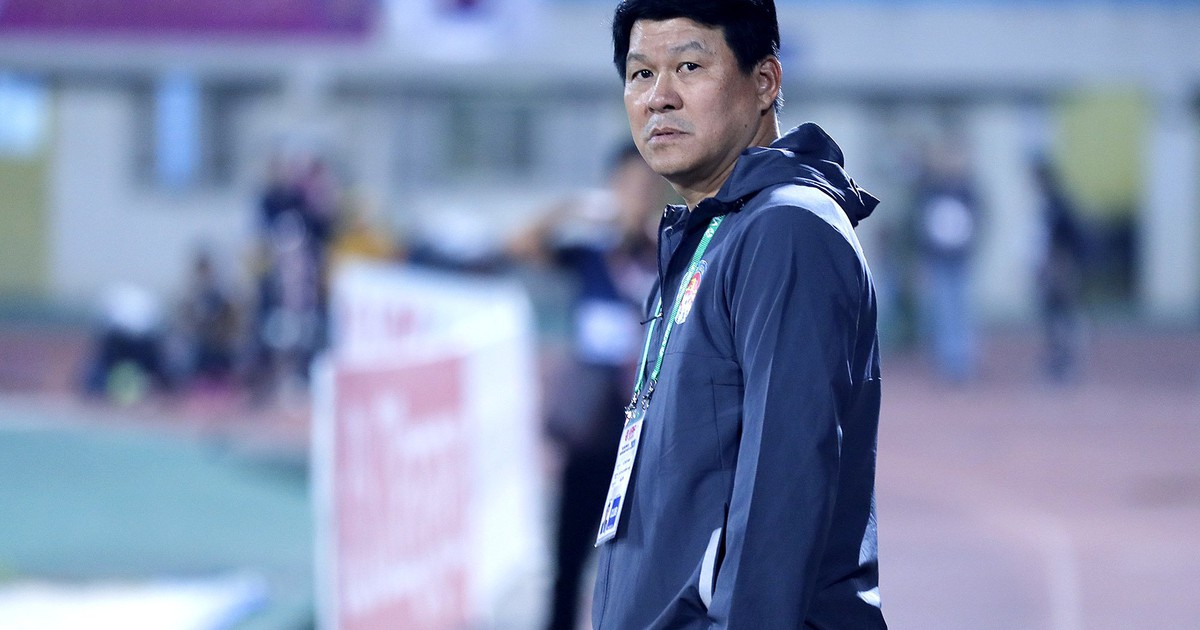 HLV Vũ Tiến Thành gây tranh cãi khi tuyên bố 'đá cho CLB Hà Nội vô địch'