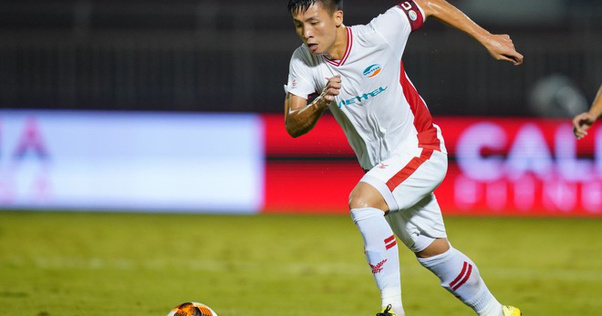 HLV Trương Việt Hoàng giúp thầy Park xây chắc hàng phòng ngự tuyển Việt Nam