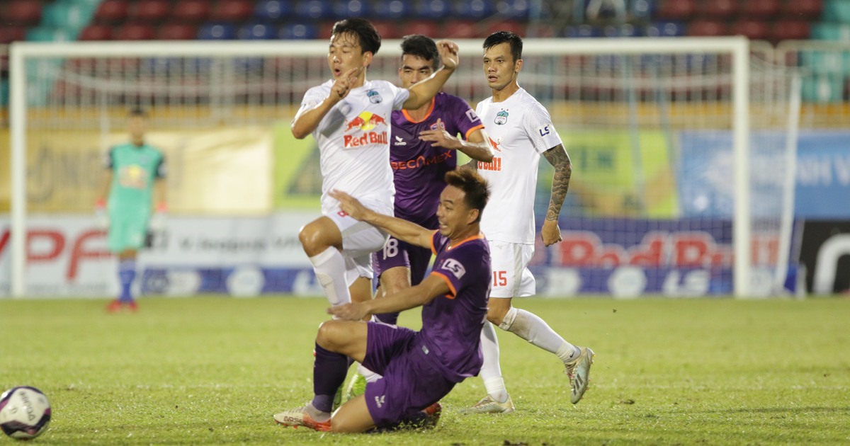 Lộ điểm yếu chết người của HLV Kiatisak và HAGL