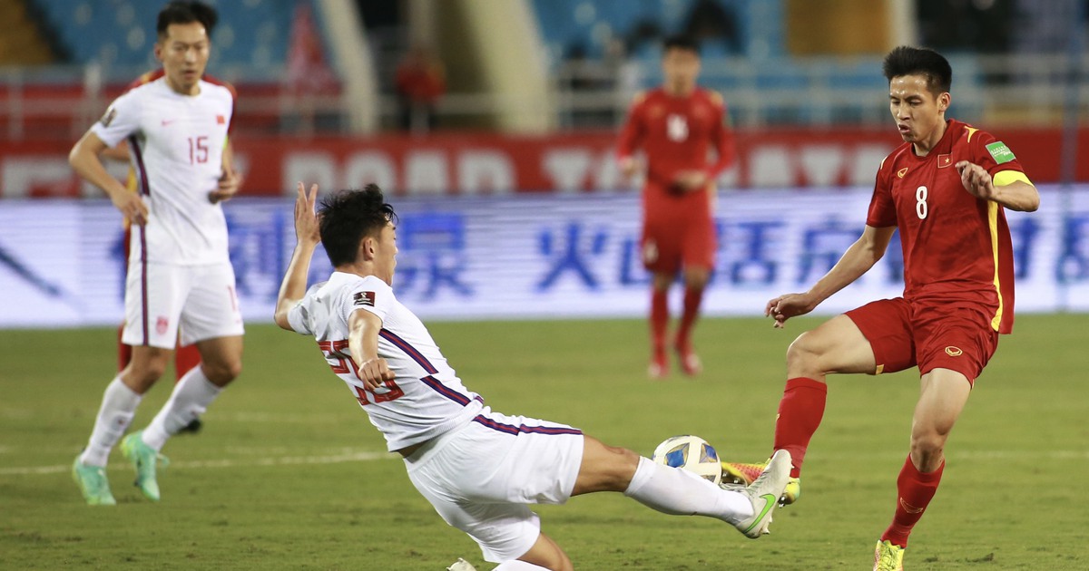 HLV Park Hang-seo chờ cái gật đầu vui vẻ của Hùng Dũng