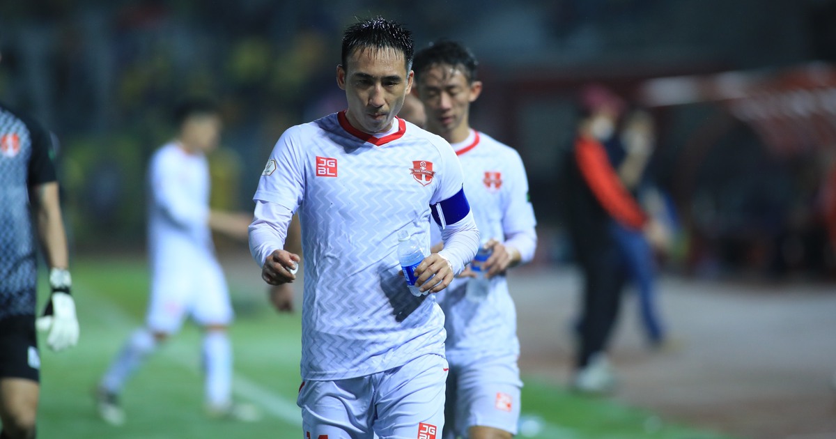 Nguyễn Hải Huy lên tuyển một cách thần kỳ sau khi gãy chân