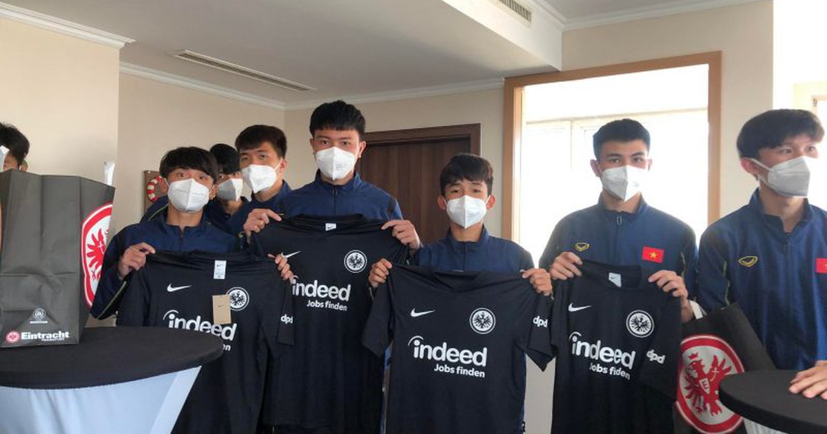 U.17 Việt Nam đón nhận tình cảm ấm áp từ CLB Eintracht Frankfurt