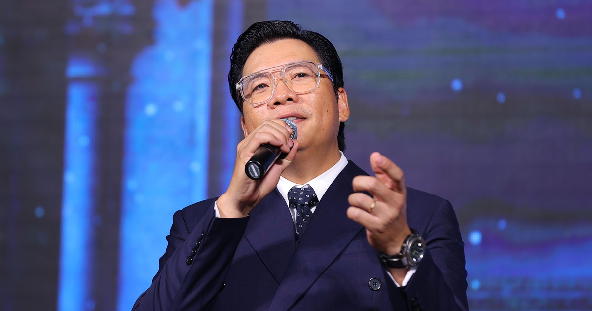 Ca sĩ Phúc Tiệp quay MV trong hầm lò sâu 175 m