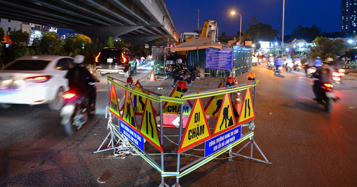 'Lô cốt' trên đường Nguyễn Xiển thu hẹp 3 m, người dân có thoát cảnh ùn tắc?