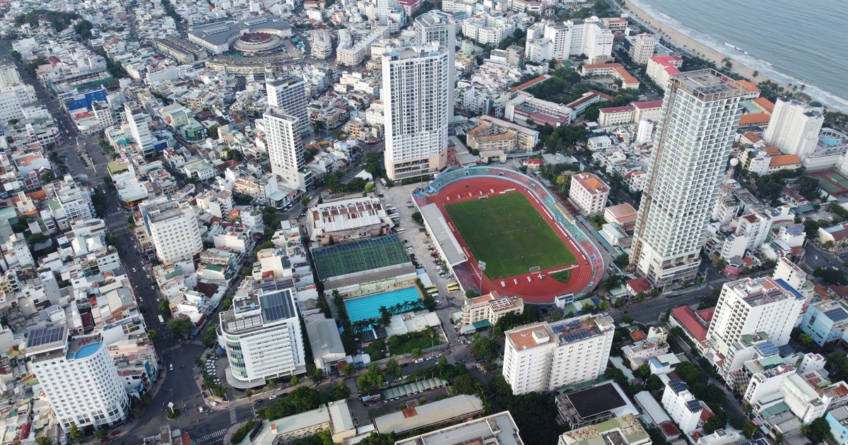 Khánh Hòa: 'Xẻ thịt' sân vận động 19 Tháng 8 ở TP.Nha Trang để cho thuê