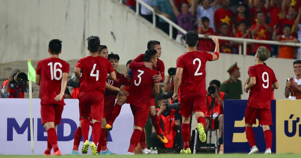 Bình luận: Quế Ngọc Hải-Trung vệ ” làm” bóng