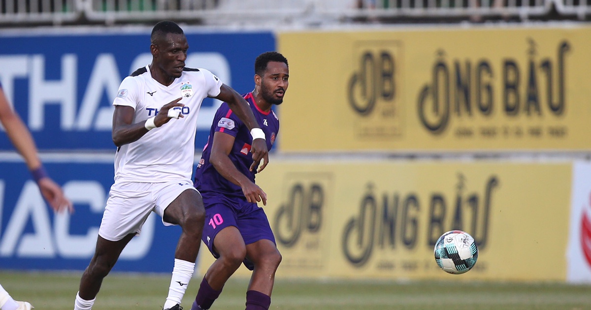 Hoàng Anh Gia Lai nan giải bài toán tìm ngoại binh trước mùa giải mới