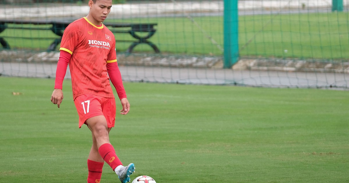 Thầy Park chọn ai thay Trọng Hoàng ở hành lang cánh phải tuyển Việt Nam?