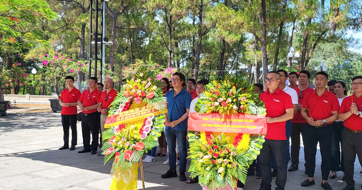 Hành trình về miền Trung dâng hương tưởng nhớ các anh hùng liệt sĩ
