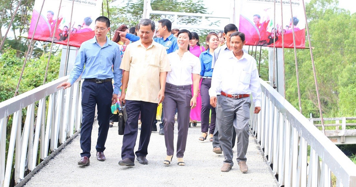 Tân Hiệp Phát khánh thành cầu làm quà tết tặng dân nghèo