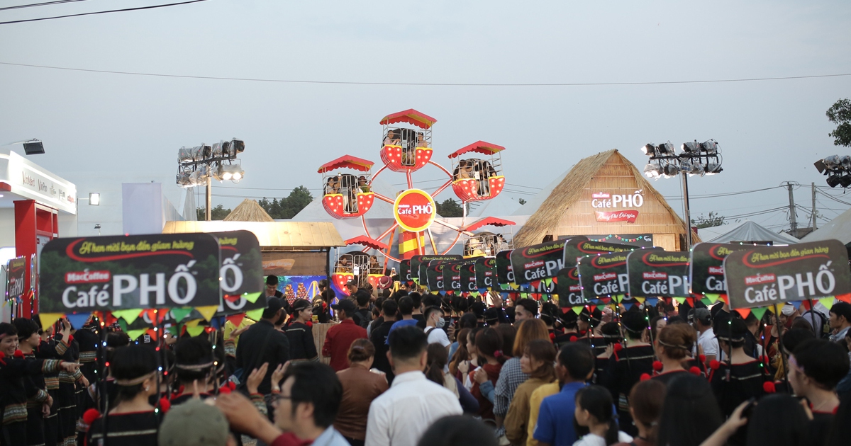 Café PHỐ chinh phục du khách Lễ hội Cà phê như thế nào?