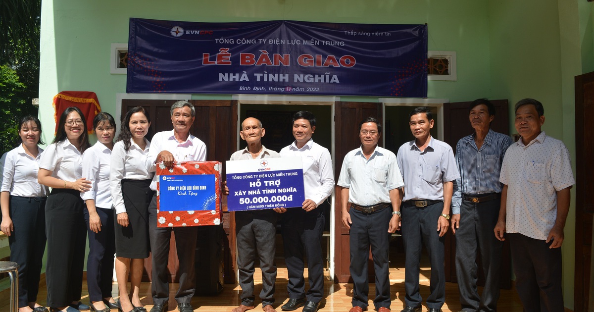 PC Bình Định: Bàn giao 2 nhà tình nghĩa tại Hoài Nhơn