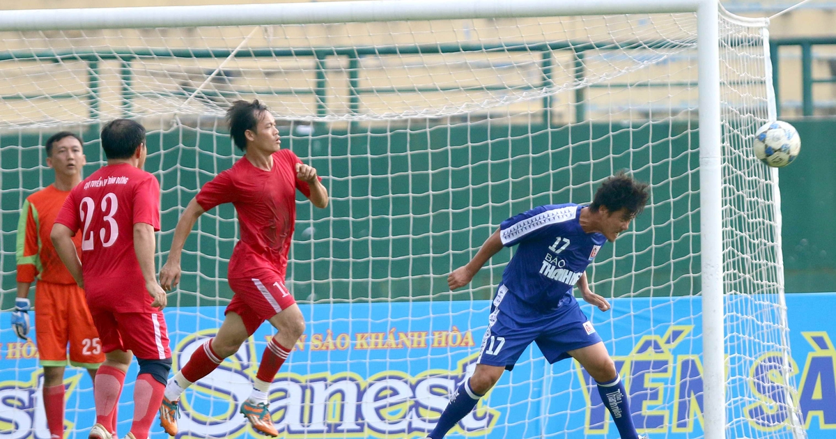 Mưa bàn thắng trong ngày hội bóng đá tại VCK U.21 Báo Thanh Niên