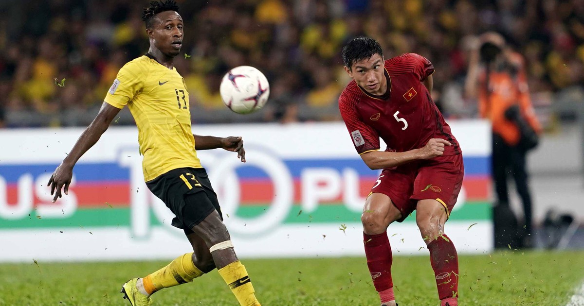 Vừa đến Việt Nam, sao Malaysia liền dằn mặt Văn Hậu