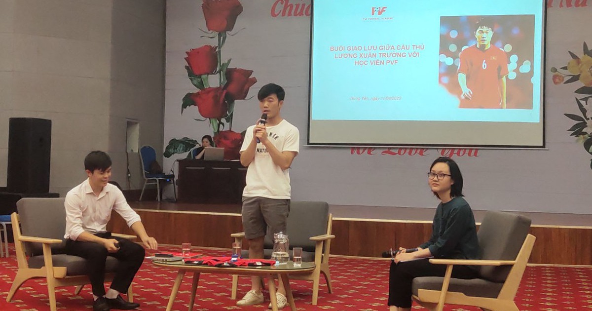 Xuân Trường chia sẻ trải nghiệm “xương máu” với các học viên nhí