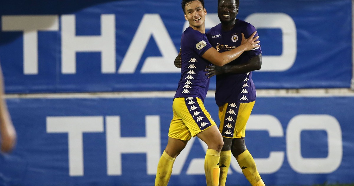 Fan lo lắng khi HLV Chu Đình Nghiêm không dám hứa thời gian Văn Hậu trở lại