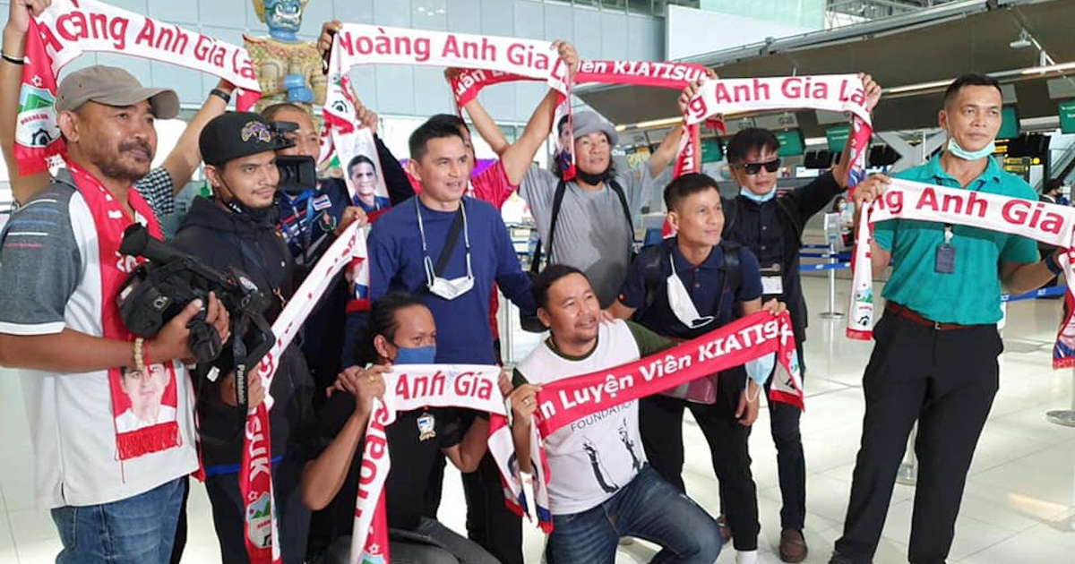 Kiatisak tuyên bố tham vọng cùng HAGL trước khi lên máy bay sang Việt Nam